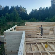 Фото готовых работ - Дом под усадку из проф. бруса естественной влажности 15х9,5 м + терраса 3х4 м.