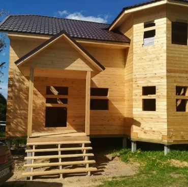 Фото готовых работ - Дом под усадку из профилированного бруса 8х9 м